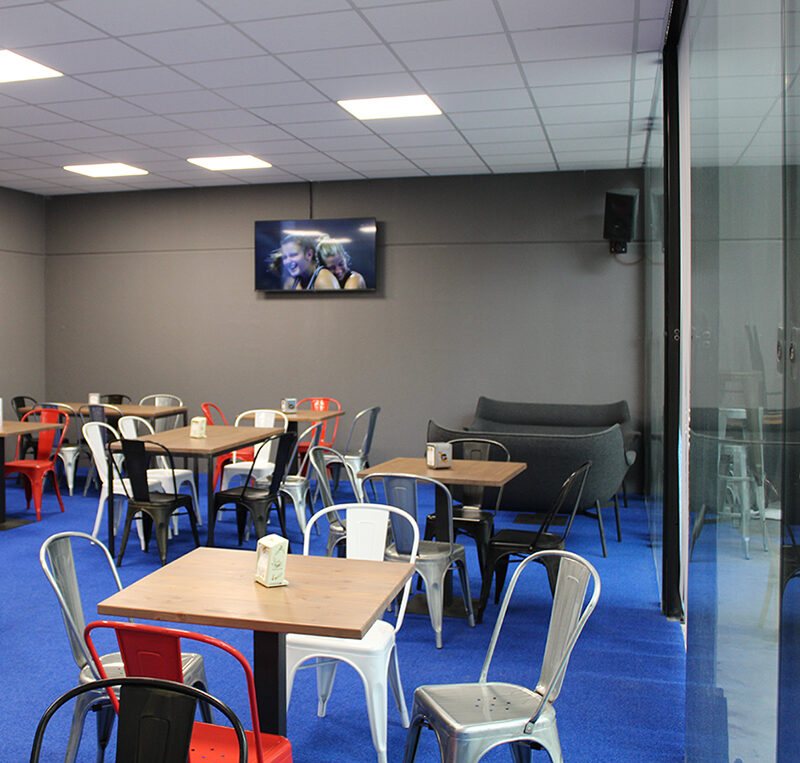 Zona bar del 2B Padel Club a Udine Sud - Cussignacco